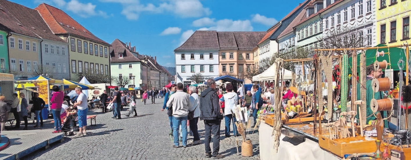 Erneut lockt der Frühlingsmarkt in Hildburghausen mit Handwerker- und Spezialitätenmarkt sowie mit einem verkaufsoffenen Sonntag in die Innenstadt. Fotos (3): orbedu Erneut lockt der Frühlingsmarkt in Hildburghausen mit Handwerker- und Spezialitätenmarkt sowie mit einem verkaufsoffenen Sonntag in die Innenstadt. Fotos (3): orbedu