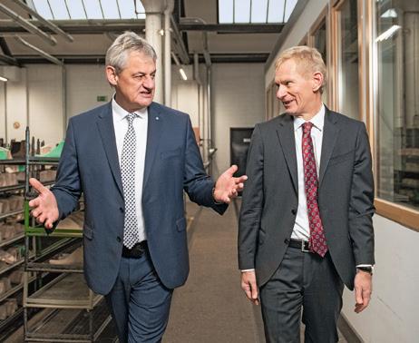 Aloys Schnelte and Dr. Jürgen Peter (left) visited the production halls inside the Unesco World Heritage Site.