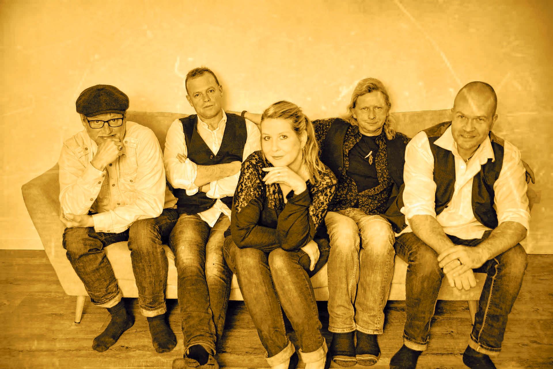 Als zweiten Preis verlost der RHG ein Wohnzimmerkonzert mit einer Band, die sich eigens für diesen Anlass formiert hat. FOTO:PR Als zweiten Preis verlost der RHG ein Wohnzimmerkonzert mit einer Band, die sich eigens für diesen Anlass formiert hat. FOTO:PR