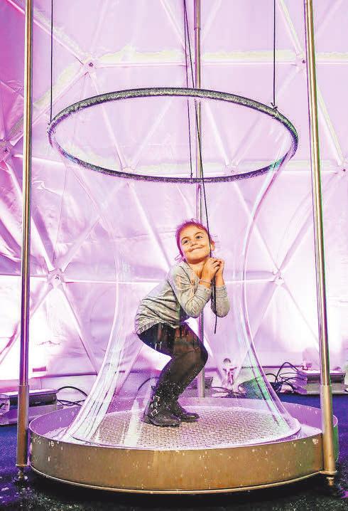 Das Seifenblasenfestival, ein Wunderwerk der Illusionen. Janina Snatzke Das Seifenblasenfestival, ein Wunderwerk der Illusionen. Janina Snatzke