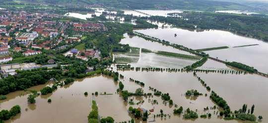 Das Hochwasser an Saale, Unstrut und Weißer Elster richtete 2013 große Schäden in Naumburg und anderen Orten des Burgenlandkreises an. Die Kreisverwaltung stellte das vor ein schwieriges Krisenmanagement. FOTO: A. STEDTLER