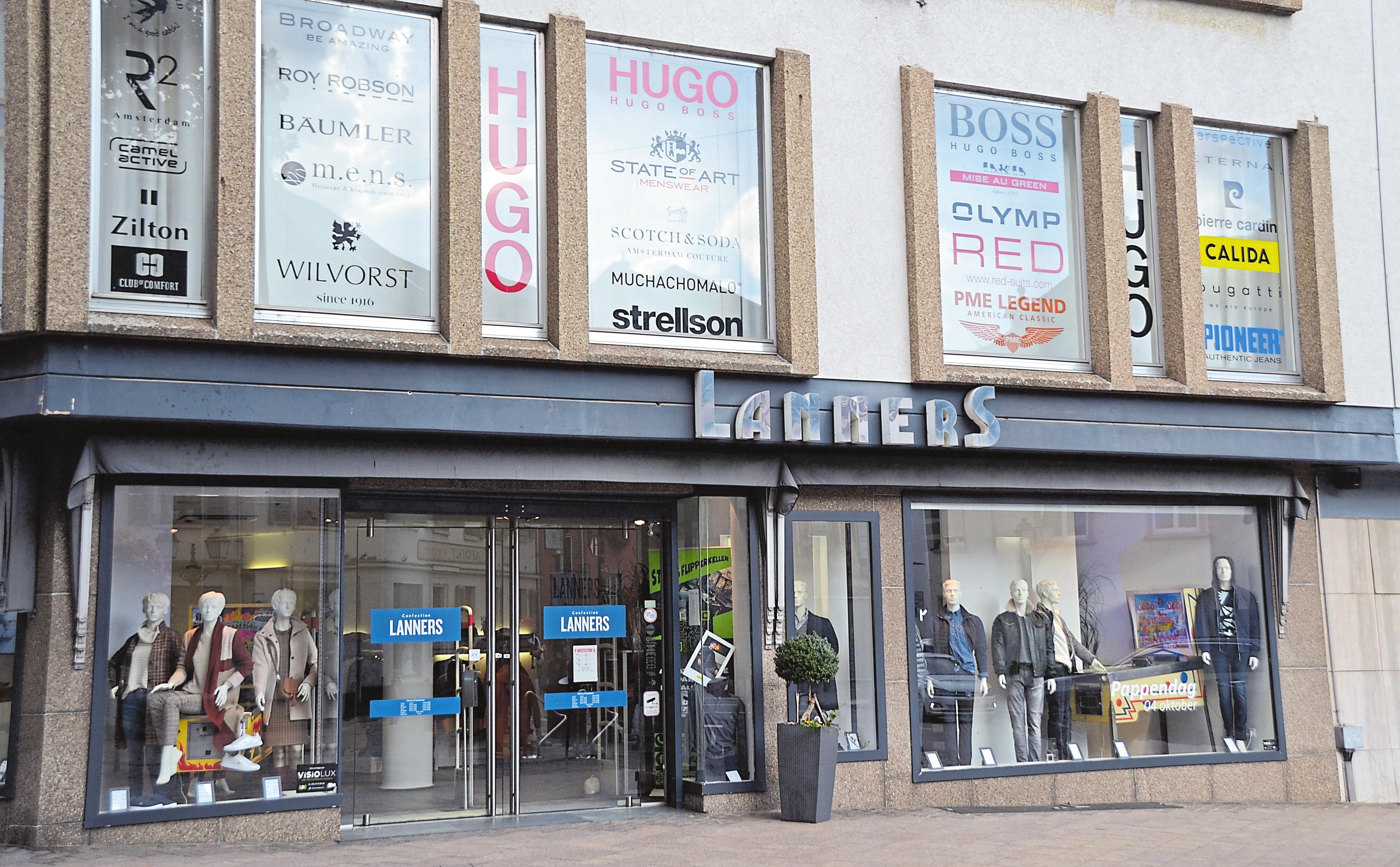 Das bestbekannte Traditionshaus hat seine Verkaufsfläche vergrößert und bietet nun auf mehr als 500 Quadratmetern Bekleidung und Modeartikel. Foto: Frank Weyrich 