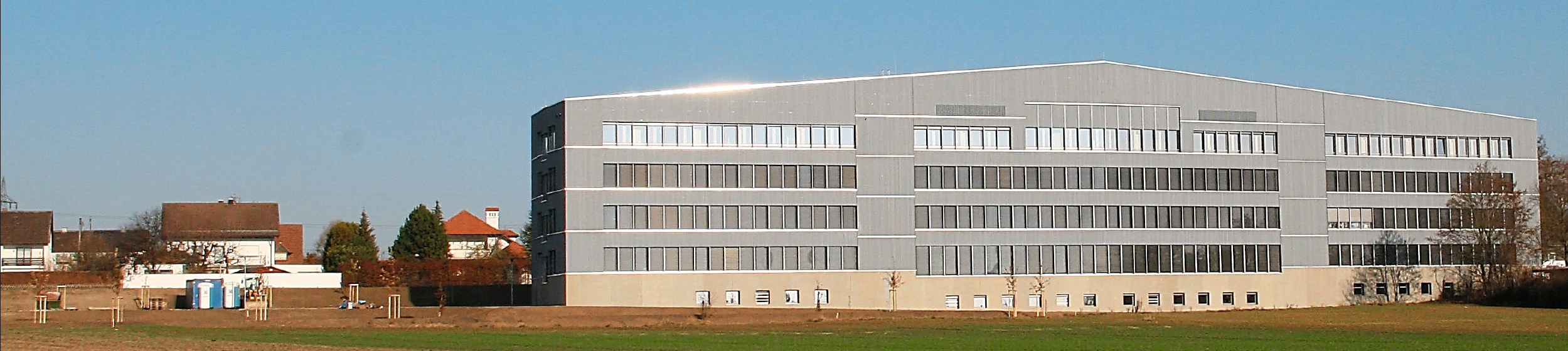 Ein imposantes Gebäude: Das neue Dienstleistungszentrum des Landratsamtes Eichstätt ist 100 Meter lang und vier Etagen hoch. Fotos: Landratsamt Eichstätt Ein imposantes Gebäude: Das neue Dienstleistungszentrum des Landratsamtes Eichstätt ist 100 Meter lang und vier Etagen hoch. Fotos: Landratsamt Eichstätt
