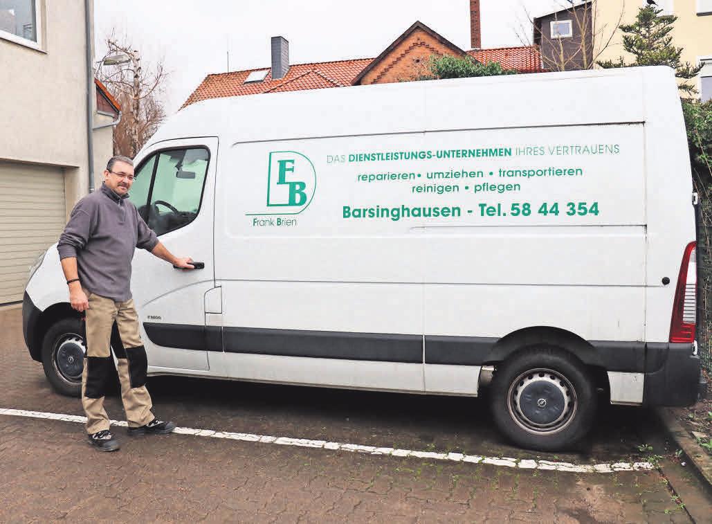 Ein großer Fuhrpark und das passende Werkzeug gehören natürlich zum Equipment des Dienstleistungsunternehmens von Frank Brien. Ein großer Fuhrpark und das passende Werkzeug gehören natürlich zum Equipment des Dienstleistungsunternehmens von Frank Brien.