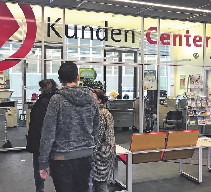 Fahrgäste erhalten in den KundenCentern alle Infos rund um Tickets und Preise Fahrgäste erhalten in den KundenCentern alle Infos rund um Tickets und Preise