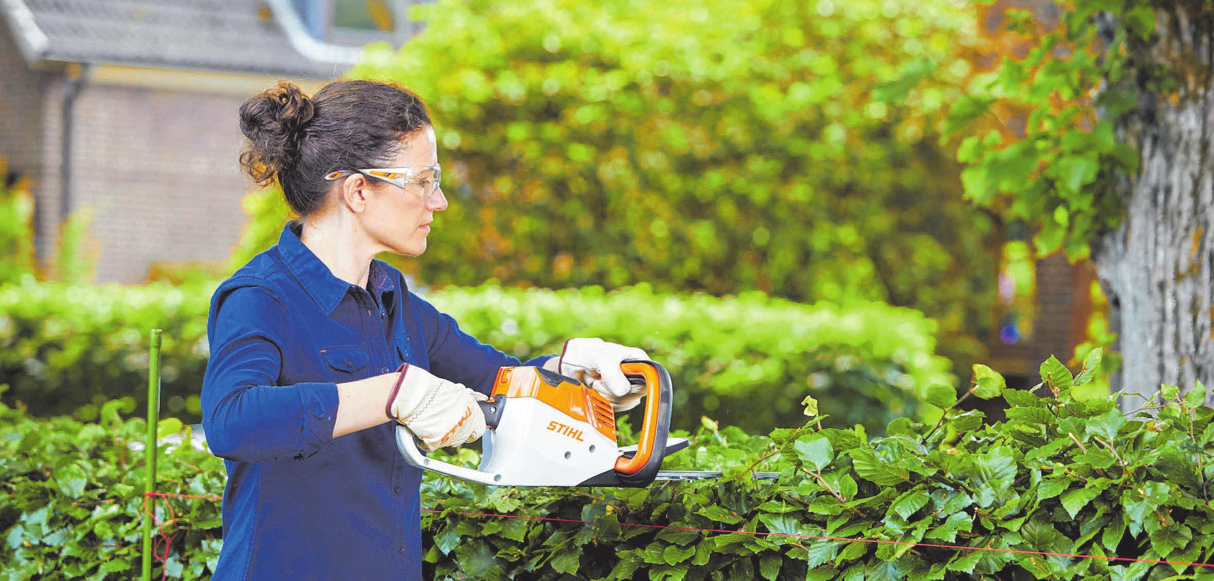 Kompakte Einsteigergeräte erleichtern die Gartenpflege. Praktisch sind akkubetriebene Modelle – kabellos bieten sie viel Bewegungsfreiheit. FOTO: DJD/STIHL Kompakte Einsteigergeräte erleichtern die Gartenpflege. Praktisch sind akkubetriebene Modelle – kabellos bieten sie viel Bewegungsfreiheit. FOTO: DJD/STIHL