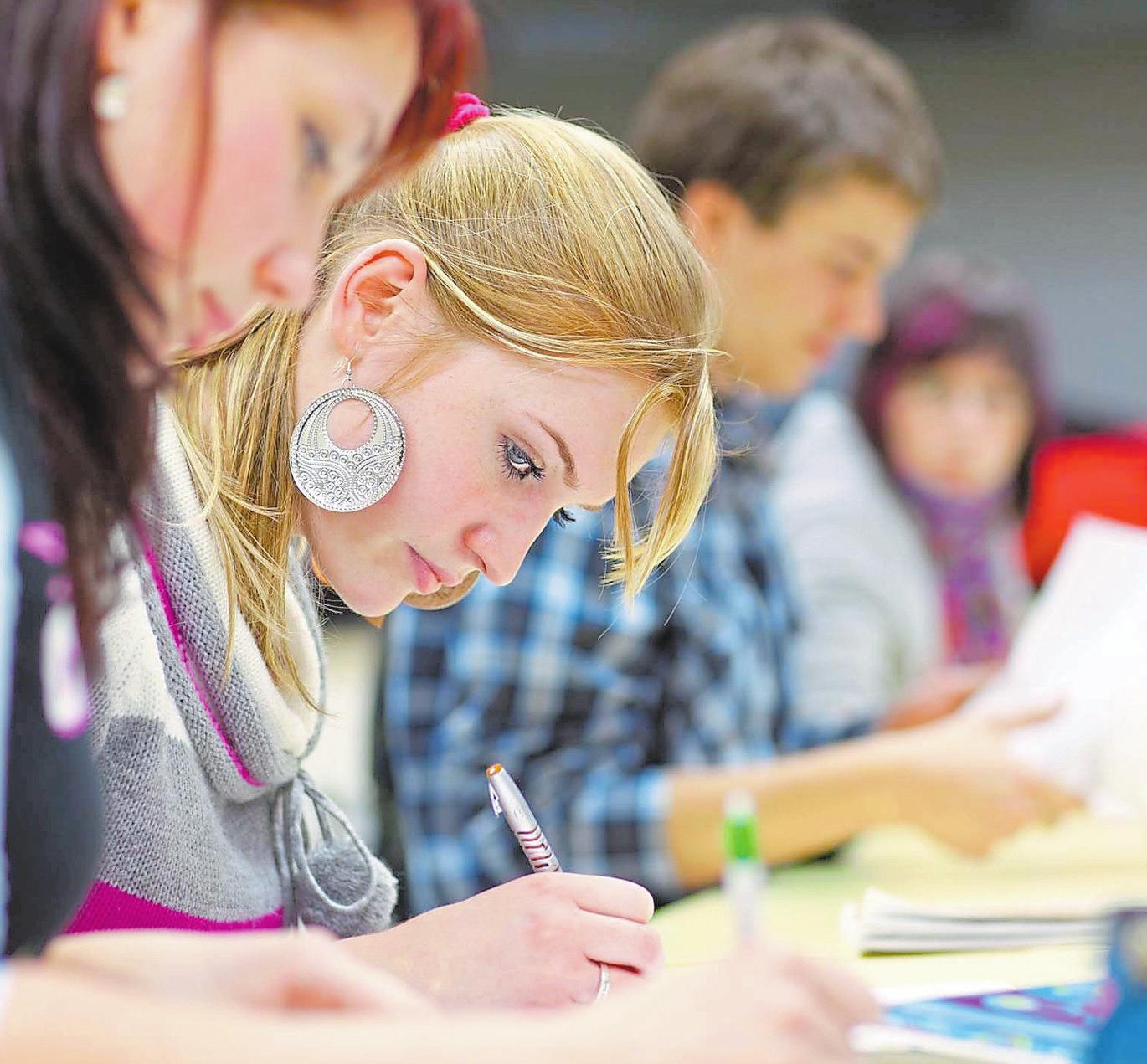 Fast jeder achte angehende Student hat sich mit seinen Eltern beraten. Foto: lightpoet/ Fotolia Fast jeder achte angehende Student hat sich mit seinen Eltern beraten. Foto: lightpoet/ Fotolia