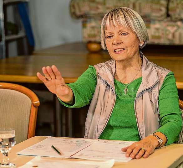 Das 30ste Stück als Regisseurin wird „Wi sünd keen Engels“ sein, und Margrit Möller verlangt: „Der Text muss sitzen!“ Foto: Herbert Flick