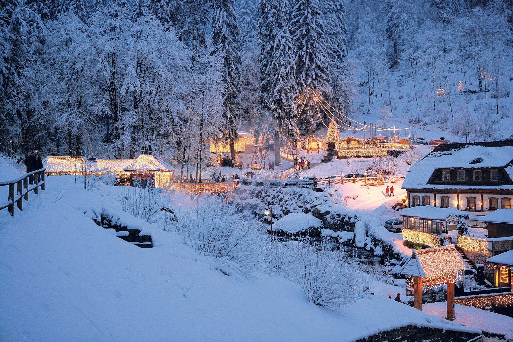Triberg leuchtet beim Weihnachtszauber Ende Dezember. FOTO: STADT TRIBERG Triberg leuchtet beim Weihnachtszauber Ende Dezember. FOTO: STADT TRIBERG