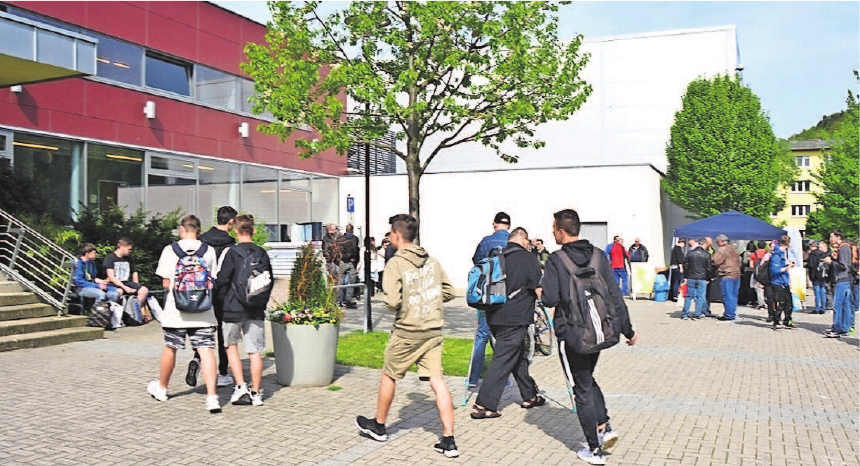 In der Eishalle des SonneBads Sonneberg findet die achte überregionale Fachkräfte- und Ausbildungsmesse statt. In der Eishalle des SonneBads Sonneberg findet die achte überregionale Fachkräfte- und Ausbildungsmesse statt.
