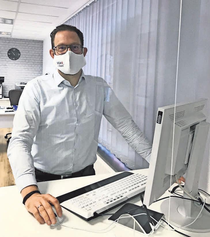Thomas Renner erwartet seine Kunden mit Mundschutz und gebührendem Abstand. Foto: privat Thomas Renner erwartet seine Kunden mit Mundschutz und gebührendem Abstand. Foto: privat