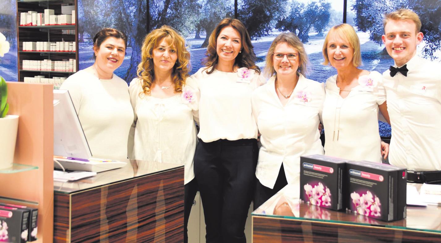 Gastgeberin Julia Oks-Heidar (Mitte) und Team freuen sich über die positive Resonanz der Ladies Night. Gastgeberin Julia Oks-Heidar (Mitte) und Team freuen sich über die positive Resonanz der Ladies Night.