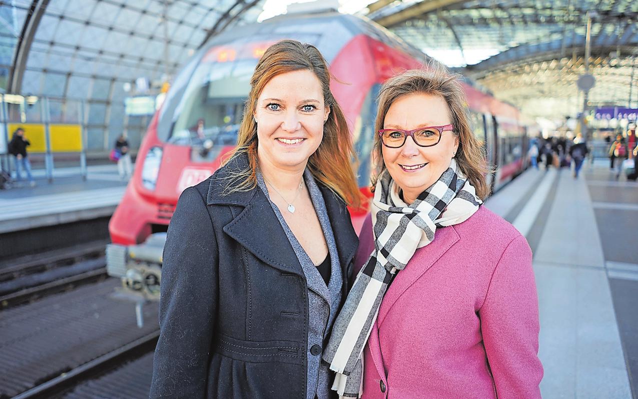 Catherine-Marie Koffnit (links) und Carola Garbe sind ein gemeinsames Führungsduo bei der DBNetz AG. FOTO: JÖRG CARSTENSEN/DPA Catherine-Marie Koffnit (links) und Carola Garbe sind ein gemeinsames Führungsduo bei der DBNetz AG. FOTO: JÖRG CARSTENSEN/DPA