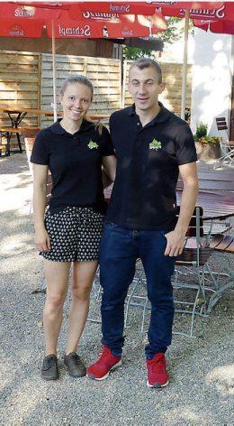 Aico Horn (r.) und Hannah Pantelmann betreiben den neuen Biergarten im Rottenburger Haus der Bürgerwache. Bilder: Uhland2 Aico Horn (r.) und Hannah Pantelmann betreiben den neuen Biergarten im Rottenburger Haus der Bürgerwache. Bilder: Uhland2