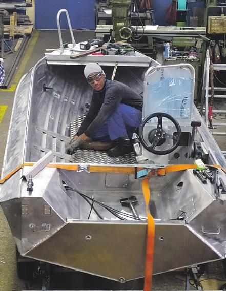 Teklu Teanne perfektioniert ein Aluminium-Angelboot