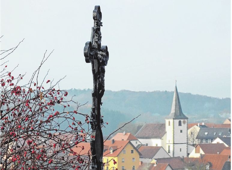 Das Blitzschlagopfer-Gedenkkreuz am Ortsrand von Humprechtshausen. FOTO: ULRICH KIND Das Blitzschlagopfer-Gedenkkreuz am Ortsrand von Humprechtshausen. FOTO: ULRICH KIND