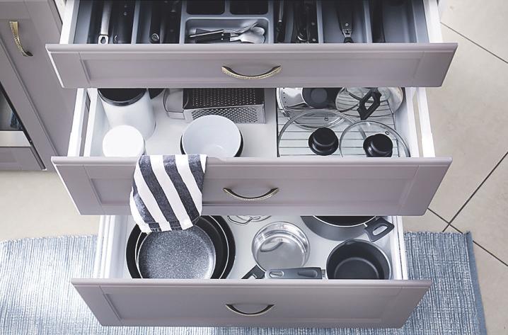 Damit es in den eigenen vier Wänden gemütlich bleibt, muss nach dem Kochen allerdings direkt aufgeräumt werden Bild: Pixel/Shot/stock.adobe.com Damit es in den eigenen vier Wänden gemütlich bleibt, muss nach dem Kochen allerdings direkt aufgeräumt werden Bild: Pixel/Shot/stock.adobe.com