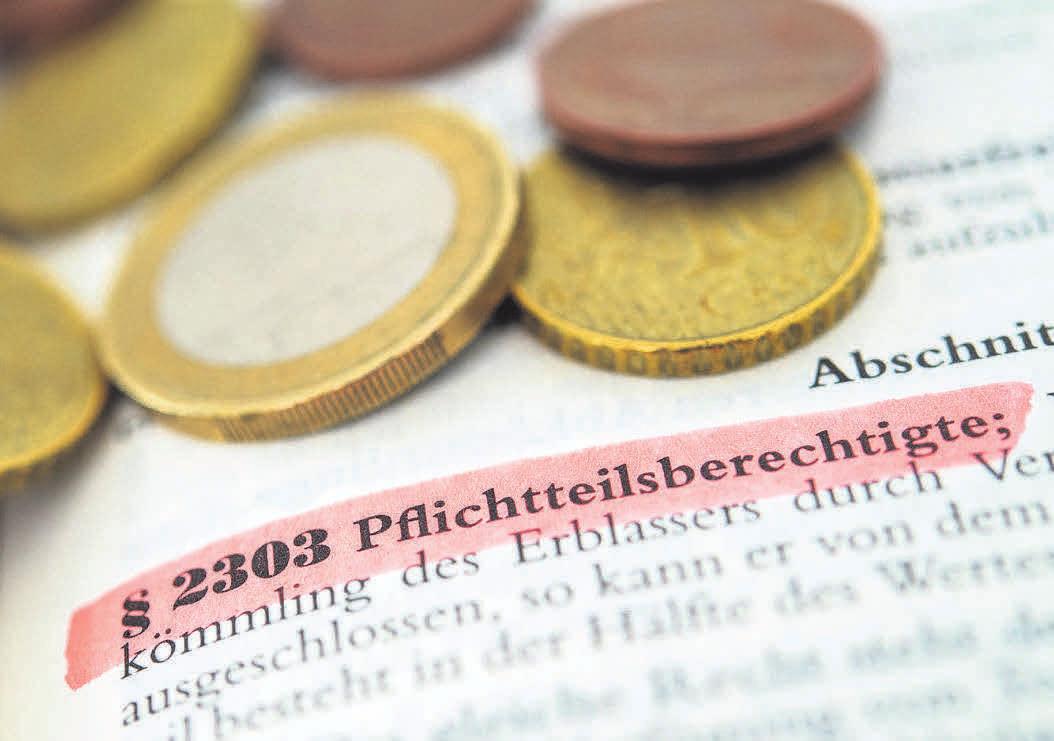Auch wer ein Testament schreibt, kann seine Erben nicht ohne Weiteres beliebig bestimmen. Nahe Hinterbliebene haben Anspruch auf den Pflichtteil. FOTO: ANDREA WARNECKE/DPA-TMN Auch wer ein Testament schreibt, kann seine Erben nicht ohne Weiteres beliebig bestimmen. Nahe Hinterbliebene haben Anspruch auf den Pflichtteil. FOTO: ANDREA WARNECKE/DPA-TMN