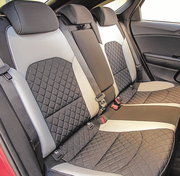 Die Sitze im Auto bieten höchsten Komfort. Die Sitze im Auto bieten höchsten Komfort.