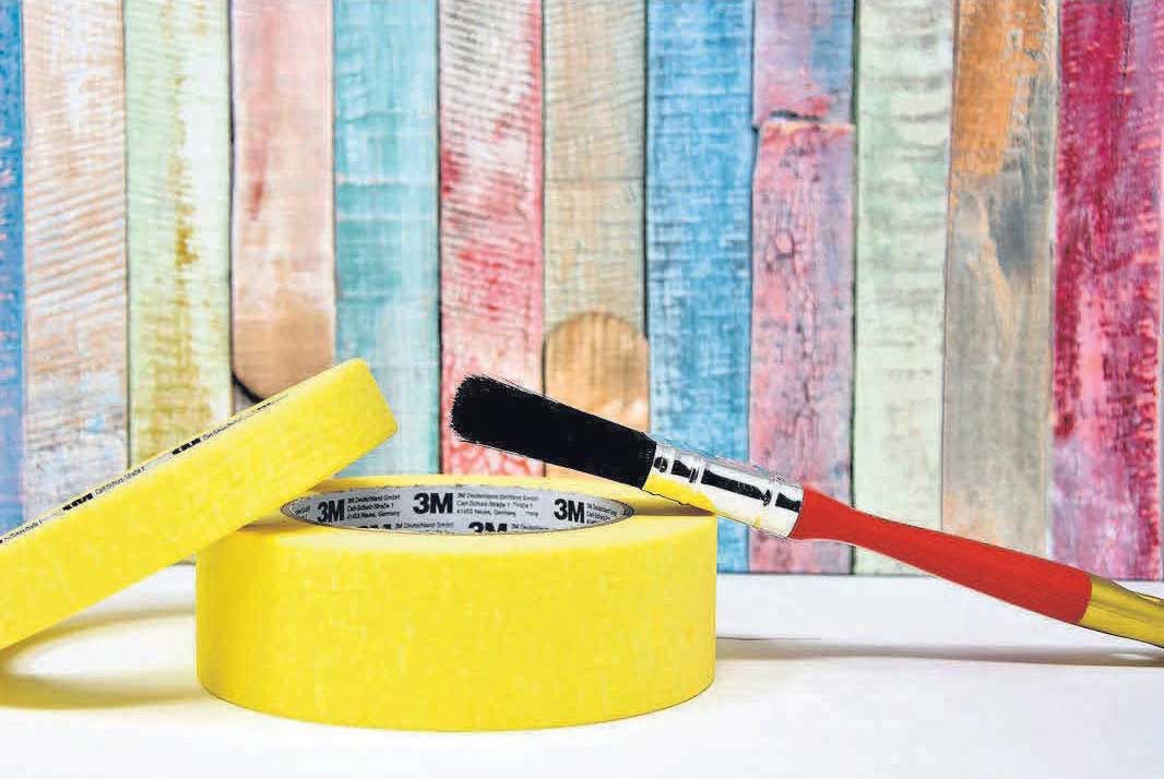 Verschönerung mit Pinsel, Klebeband und Kreativität. Verschönerung mit Pinsel, Klebeband und Kreativität.
