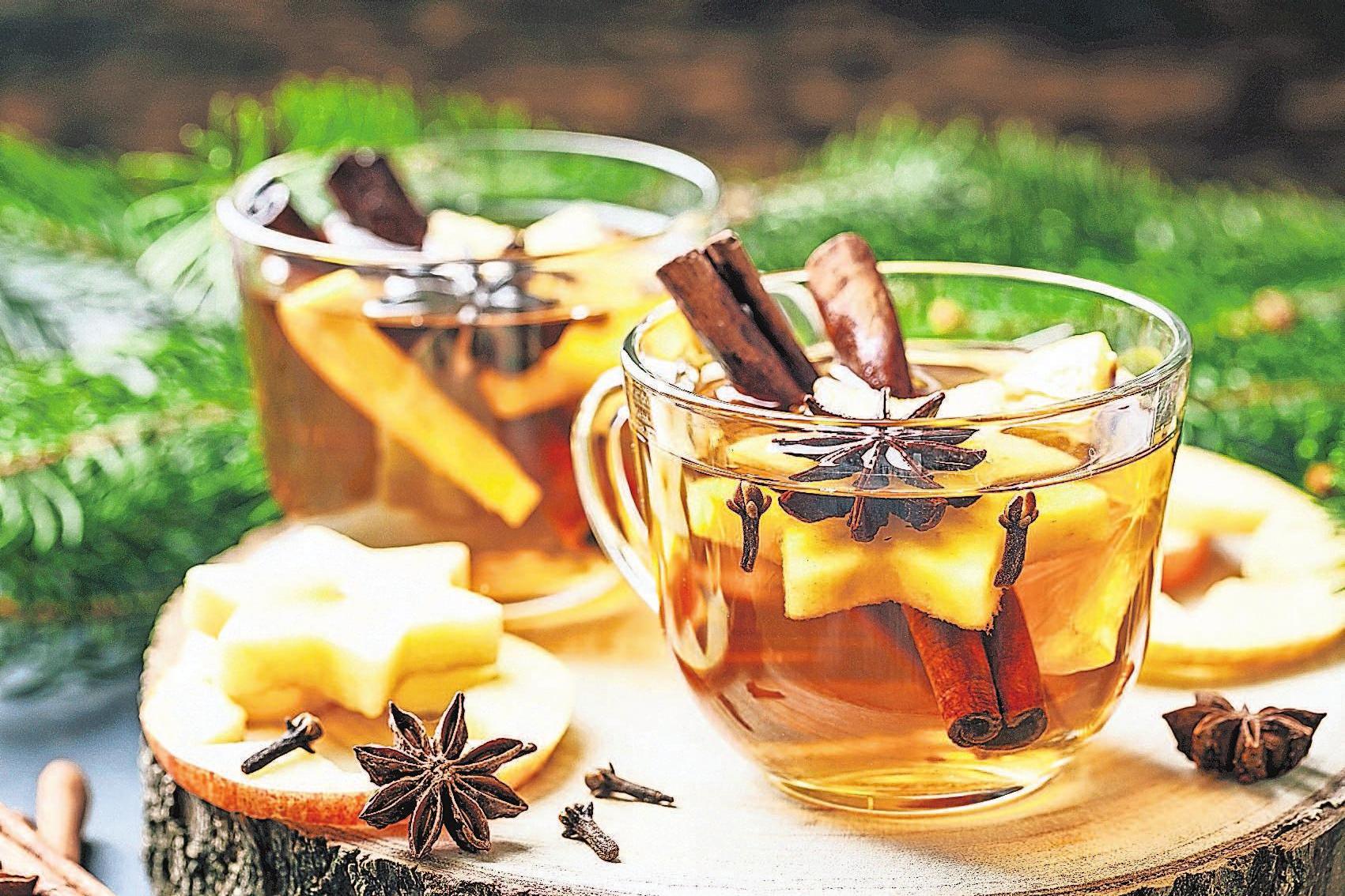 Wenn es kalt ist, heizt ein Glas Punsch richtig schön ein. Foto: Adobe Stock/ Sunny Forest Wenn es kalt ist, heizt ein Glas Punsch richtig schön ein. Foto: Adobe Stock/ Sunny Forest