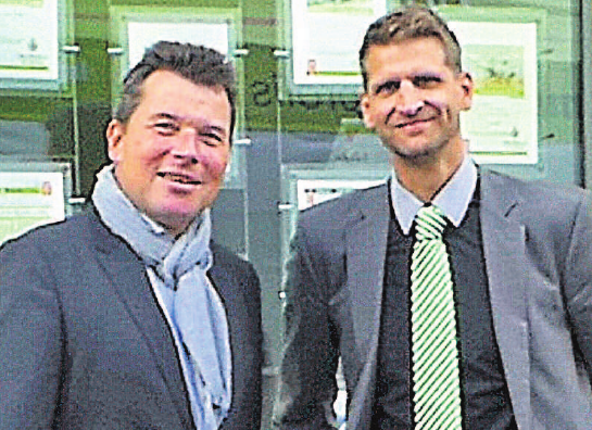 Geschäftsführer Holger Klose (rechts) freute sich über den spontanen Kurzbesuch des Hofer Oberbürgermeister Dr. Harald Fichtner. Geschäftsführer Holger Klose (rechts) freute sich über den spontanen Kurzbesuch des Hofer Oberbürgermeister Dr. Harald Fichtner.