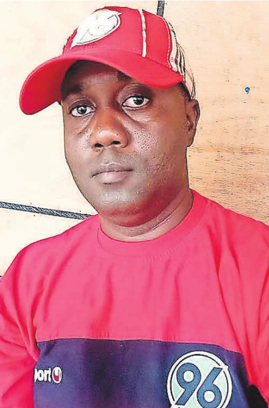 LIEBT 96: Abu Gbonda ist Gründer und Chef des Fanklubs in Sierra Leone. r LIEBT 96: Abu Gbonda ist Gründer und Chef des Fanklubs in Sierra Leone. r