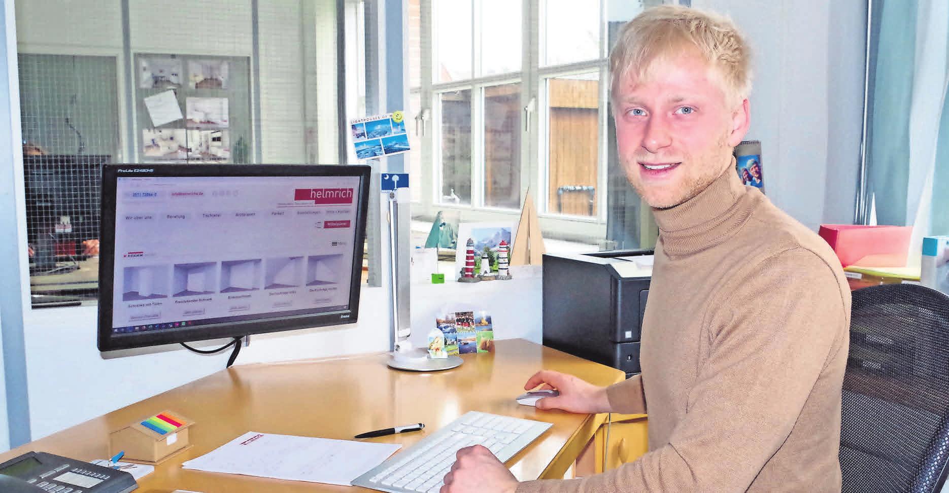 Richard Helmrich demonstriert, wie der Online-Möbelplaner auf der Helmrich-Homepage funktioniert. Richard Helmrich demonstriert, wie der Online-Möbelplaner auf der Helmrich-Homepage funktioniert.