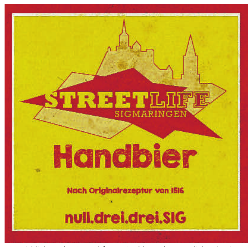 Ein wirklich cooles Streetlife Festival braucht natürlich sein eigenes Bier. Deswegen liefert die Sigmaringer Brauerei Zoller-Hof die Sonderabfüllung „Streetlife Handbier“aus, ein klares SpezialExport in der 0,33-Liter-Bügelflasche – worauf auch der „Untertitel“ null.drei.drei.SIG hinweist. Das Handbier wird im Festzelt und an der Bierbar im Men-Only-Bereich ausgeschenkt. Und da auch beim Streetlife Festival in Sigmaringen sehr viel Wert auf Etikette gelegt wird, zeigen wir vorab schon mal die den Streetlife-Handbiers. Na denn Prost Ein wirklich cooles Streetlife Festival braucht natürlich sein eigenes Bier. Deswegen liefert die Sigmaringer Brauerei Zoller-Hof die Sonderabfüllung „Streetlife Handbier“aus, ein klares SpezialExport in der 0,33-Liter-Bügelflasche – worauf auch der „Untertitel“ null.drei.drei.SIG hinweist. Das Handbier wird im Festzelt und an der Bierbar im Men-Only-Bereich ausgeschenkt. Und da auch beim Streetlife Festival in Sigmaringen sehr viel Wert auf Etikette gelegt wird, zeigen wir vorab schon mal die den Streetlife-Handbiers. Na denn Prost