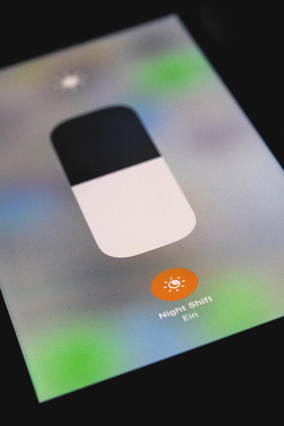 Warmes Licht per Knopfdruck: Auf dem iPhone heißt diese Funktion Night Shift. Warmes Licht per Knopfdruck: Auf dem iPhone heißt diese Funktion Night Shift.