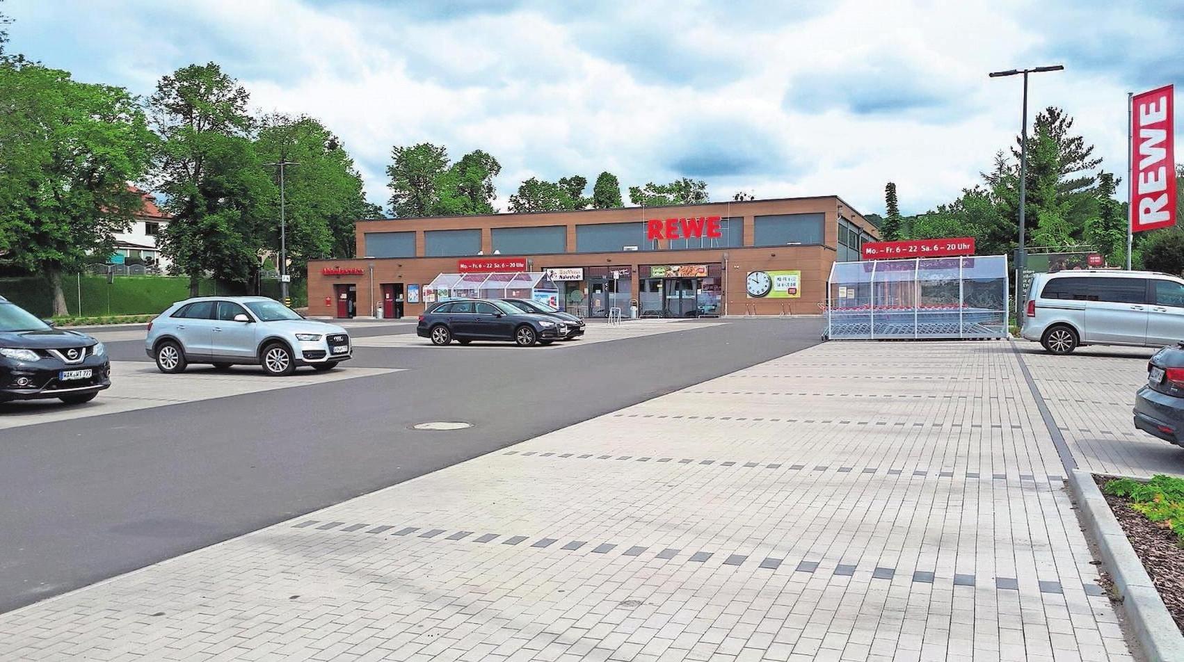 Bereits im Herbst 2019 konnte der Teil des Carrees, in dem sich der Lebensmittelmarkt befindet, übergeben werden. Bereits im Herbst 2019 konnte der Teil des Carrees, in dem sich der Lebensmittelmarkt befindet, übergeben werden.