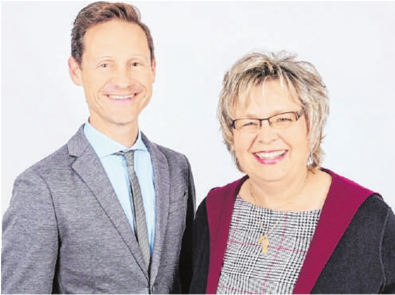Zum bevorstehenden Herbstfest am Wochenende laden Bürgermeister Thorsten Wozniak und die Vorsitzende von gerolzhofenAKTIV, Petra Aumüller, ein. FOTO: IRA MÜLLER Zum bevorstehenden Herbstfest am Wochenende laden Bürgermeister Thorsten Wozniak und die Vorsitzende von gerolzhofenAKTIV, Petra Aumüller, ein. FOTO: IRA MÜLLER
