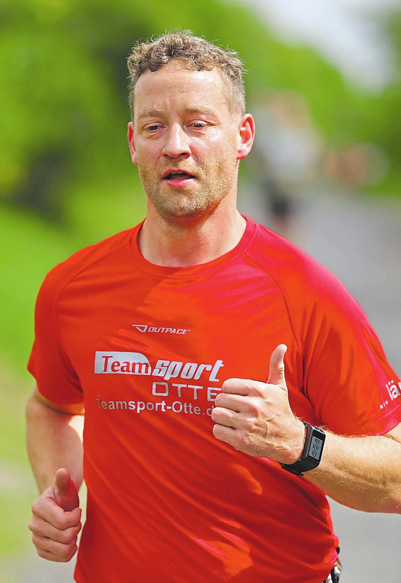 Loslaufen und posten: So wird der Haldenlauf zum Onlinelauf. Loslaufen und posten: So wird der Haldenlauf zum Onlinelauf.