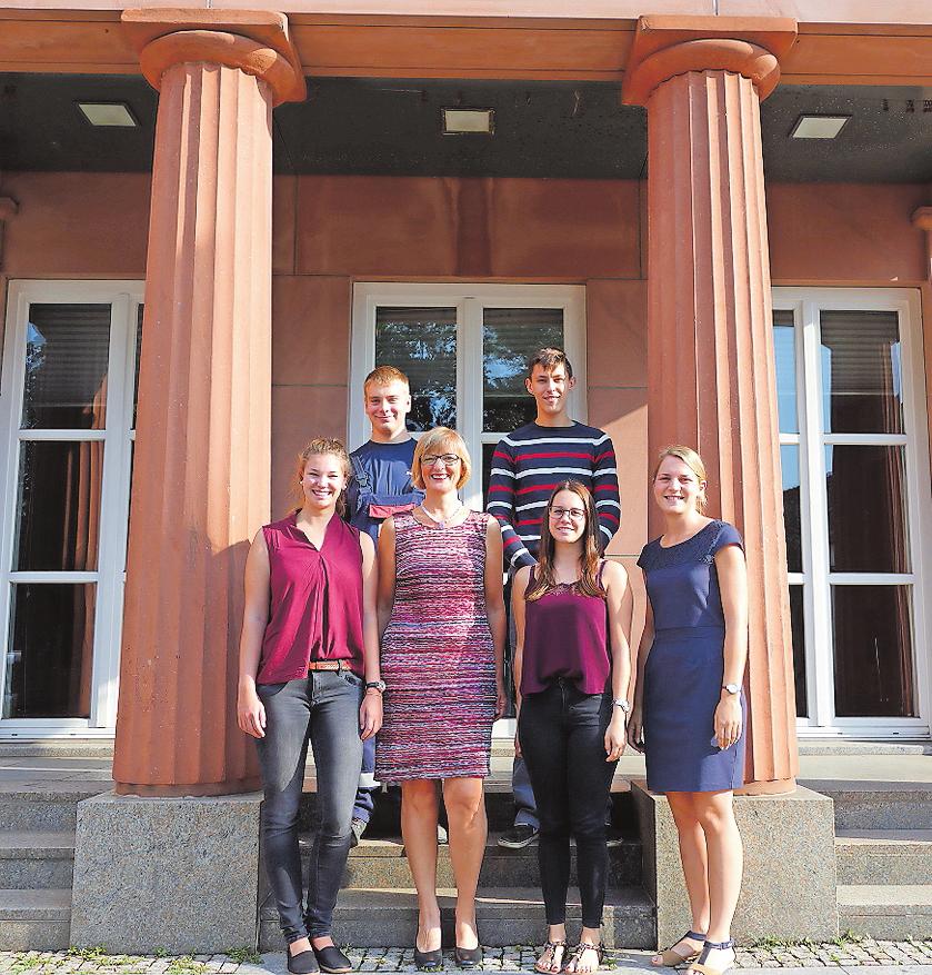 Sie erwartet eine facettenreiche Ausbildung: die Azubis. FOTO: FREI Sie erwartet eine facettenreiche Ausbildung: die Azubis. FOTO: FREI