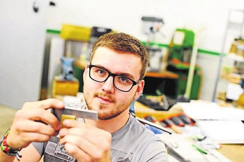 Florian Kießling, Mechatroniker bei RAPA begann im Oktober sein „Studium mit vertiefter Praxis“ im Bereich Elektro- und Informationstechnik. RAPA Florian Kießling, Mechatroniker bei RAPA begann im Oktober sein „Studium mit vertiefter Praxis“ im Bereich Elektro- und Informationstechnik. RAPA