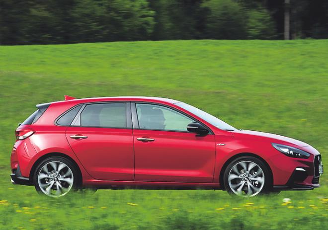 Merkmale der N-Serie sind die schwarz eingefassten Rückleuchten und die 18-Zoll-Leichtmetallfelgen. Foto: Hyundai Merkmale der N-Serie sind die schwarz eingefassten Rückleuchten und die 18-Zoll-Leichtmetallfelgen. Foto: Hyundai
