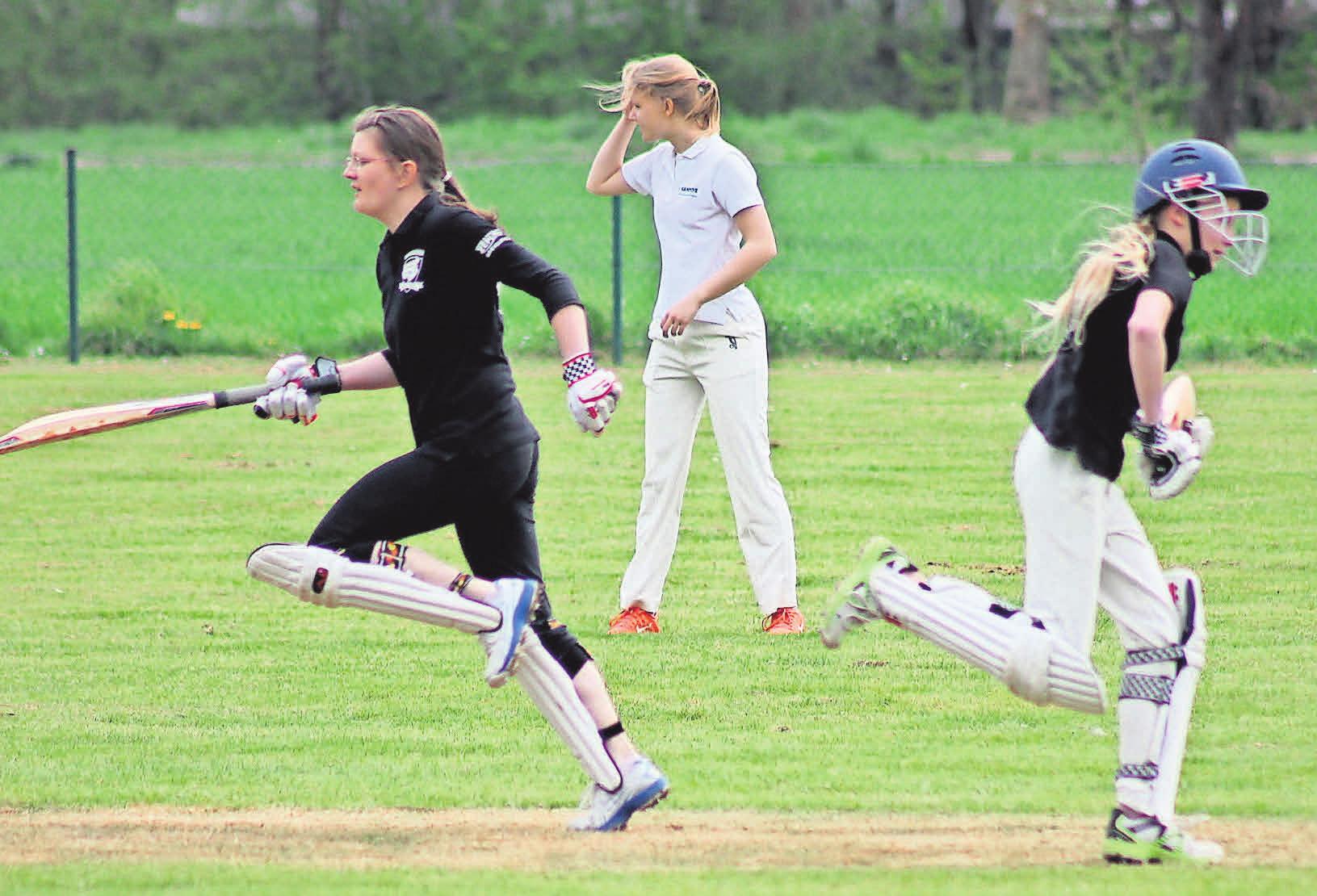 Immer montags wird in Damshagen Cricket gespielt. Foto: privat Immer montags wird in Damshagen Cricket gespielt. Foto: privat