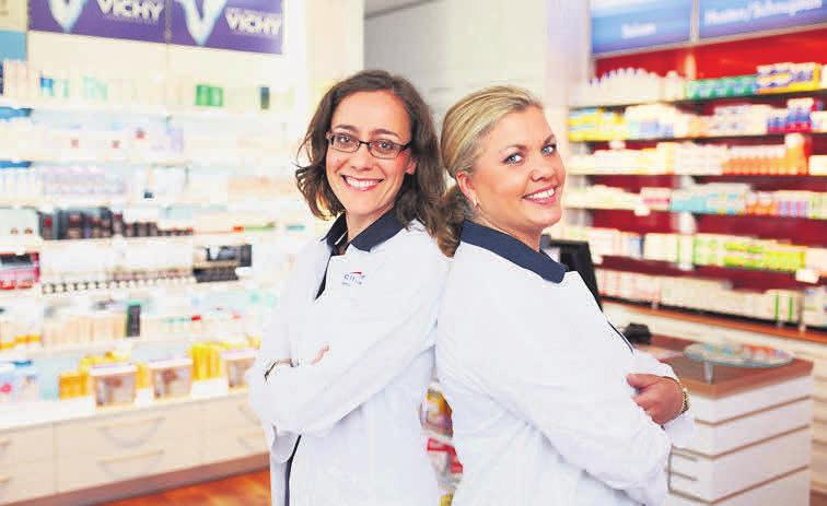 Saskia Kessler und Vera Hohlweg-Majert öffnen für ihre Kunden virtuelle Adventskalendertürchen. Foto: Stefan Julius Roemer Saskia Kessler und Vera Hohlweg-Majert öffnen für ihre Kunden virtuelle Adventskalendertürchen. Foto: Stefan Julius Roemer