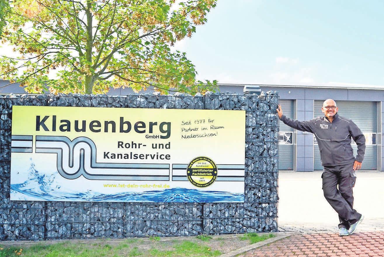Marc Klauenberg, Geschäftsführer der Klauenberg GmbH Rohr und Kanalservice, empfiehlt, vor Renovierungsarbe iten einen Fachbetrieb mit der Inspektion und Reinigung der Abwasseranlage zu beauftragen. Foto: Michael Poerschke Marc Klauenberg, Geschäftsführer der Klauenberg GmbH Rohr und Kanalservice, empfiehlt, vor Renovierungsarbe iten einen Fachbetrieb mit der Inspektion und Reinigung der Abwasseranlage zu beauftragen. Foto: Michael Poerschke