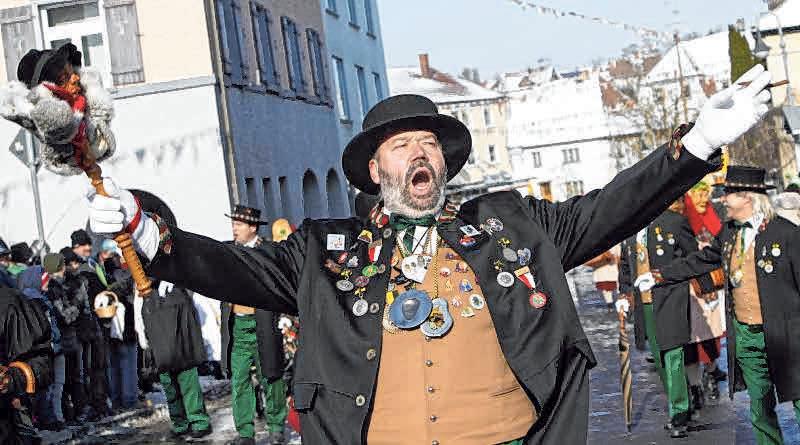 „O-Ha!“ schreit dieser Zunftrat der Altshauser Narrenzunft inbrünstig. FOTO: BAUR „O-Ha!“ schreit dieser Zunftrat der Altshauser Narrenzunft inbrünstig. FOTO: BAUR