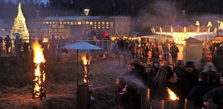 Am 14. und 15. Dezember beeindruckt die Romantische Waldweihnacht in Johanniskreuz mit Leckereien, regionaler Kunst und Feuerakrobaten. Foto: Landesforsten RLP Am 14. und 15. Dezember beeindruckt die Romantische Waldweihnacht in Johanniskreuz mit Leckereien, regionaler Kunst und Feuerakrobaten. Foto: Landesforsten RLP