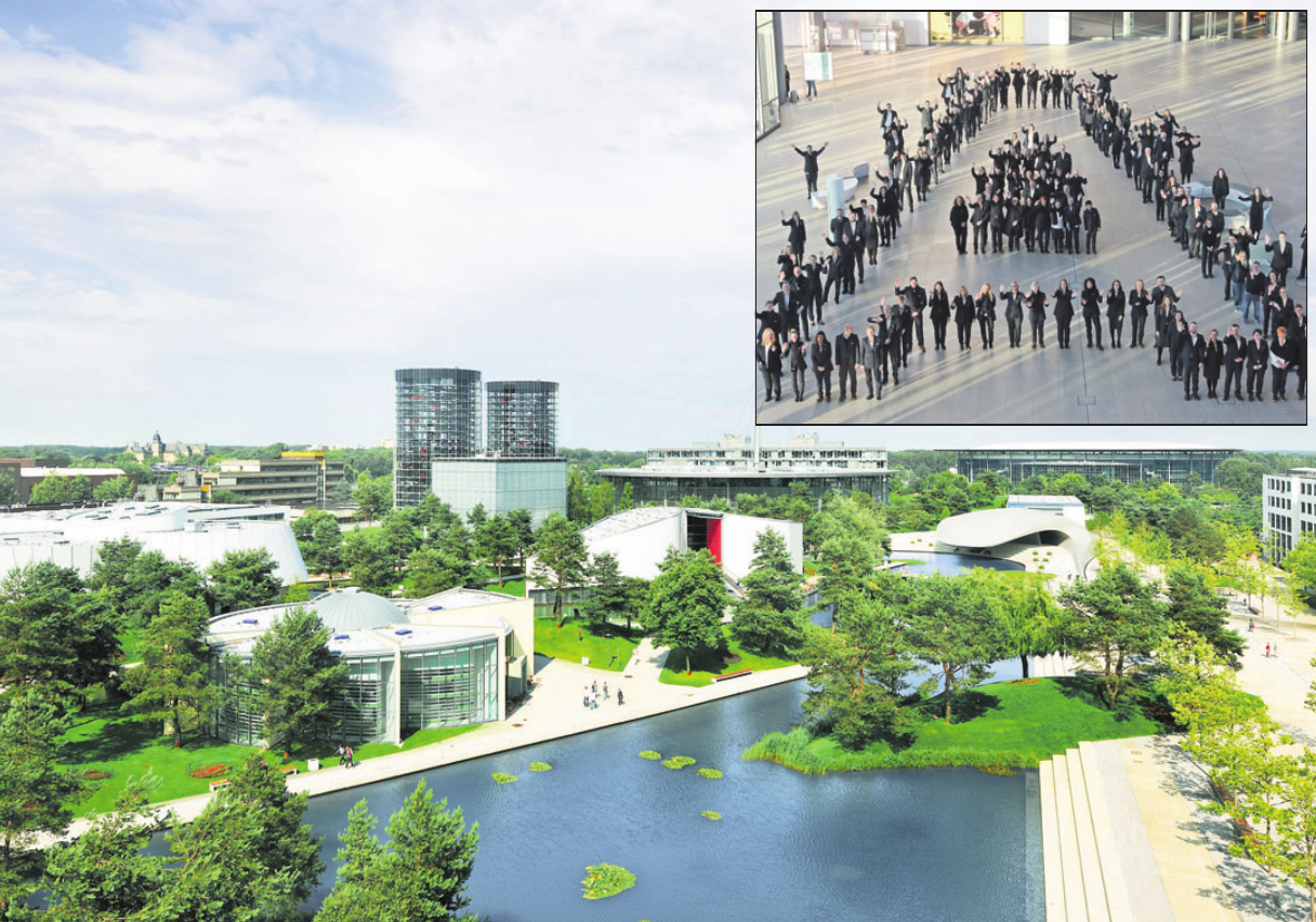 Die Autostadt erreichte die 40 Millionen Marke bei den Besuchern. Mitarbeiter stellten sich zu einem großen „A“ auf. Kleines Foto: Autostadt/ Matthias Leitzke, Foto: Autostadt/ Marc-Oliver Schulz Die Autostadt erreichte die 40 Millionen Marke bei den Besuchern. Mitarbeiter stellten sich zu einem großen „A“ auf. Kleines Foto: Autostadt/ Matthias Leitzke, Foto: Autostadt/ Marc-Oliver Schulz