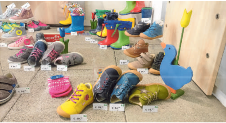Kinderschuhe im Schaufenster bei Schuhmoden Simon. FOTO: SIMON Kinderschuhe im Schaufenster bei Schuhmoden Simon. FOTO: SIMON