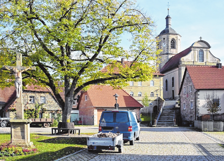 Ein Schmuckstück ist der Dorfplatz in Prappach, das von vielen Menschen auch als „Die Perle am Sterzelbach“ bezeichnet wird. FOTO: ULRIKE LANGER Ein Schmuckstück ist der Dorfplatz in Prappach, das von vielen Menschen auch als „Die Perle am Sterzelbach“ bezeichnet wird. FOTO: ULRIKE LANGER