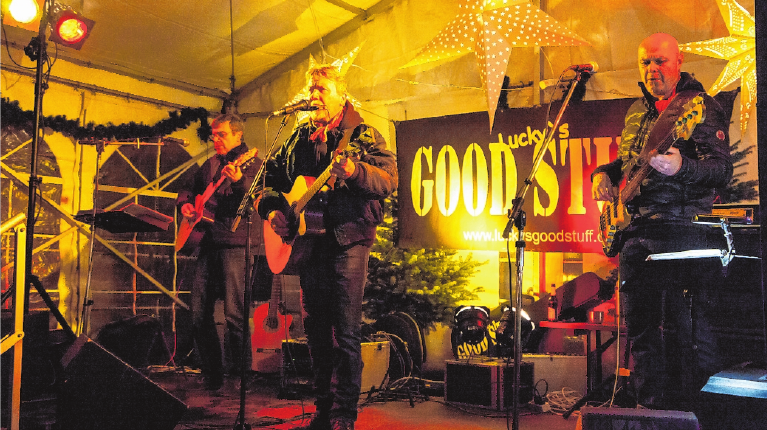 Das musikalische Programm kann sich sehen lassen. Unter anderem spielen die Stadtkapelle, der Sängerkranz Reichenbach sowie die Band „Lucky's Good Stuff“. Das musikalische Programm kann sich sehen lassen. Unter anderem spielen die Stadtkapelle, der Sängerkranz Reichenbach sowie die Band „Lucky's Good Stuff“.