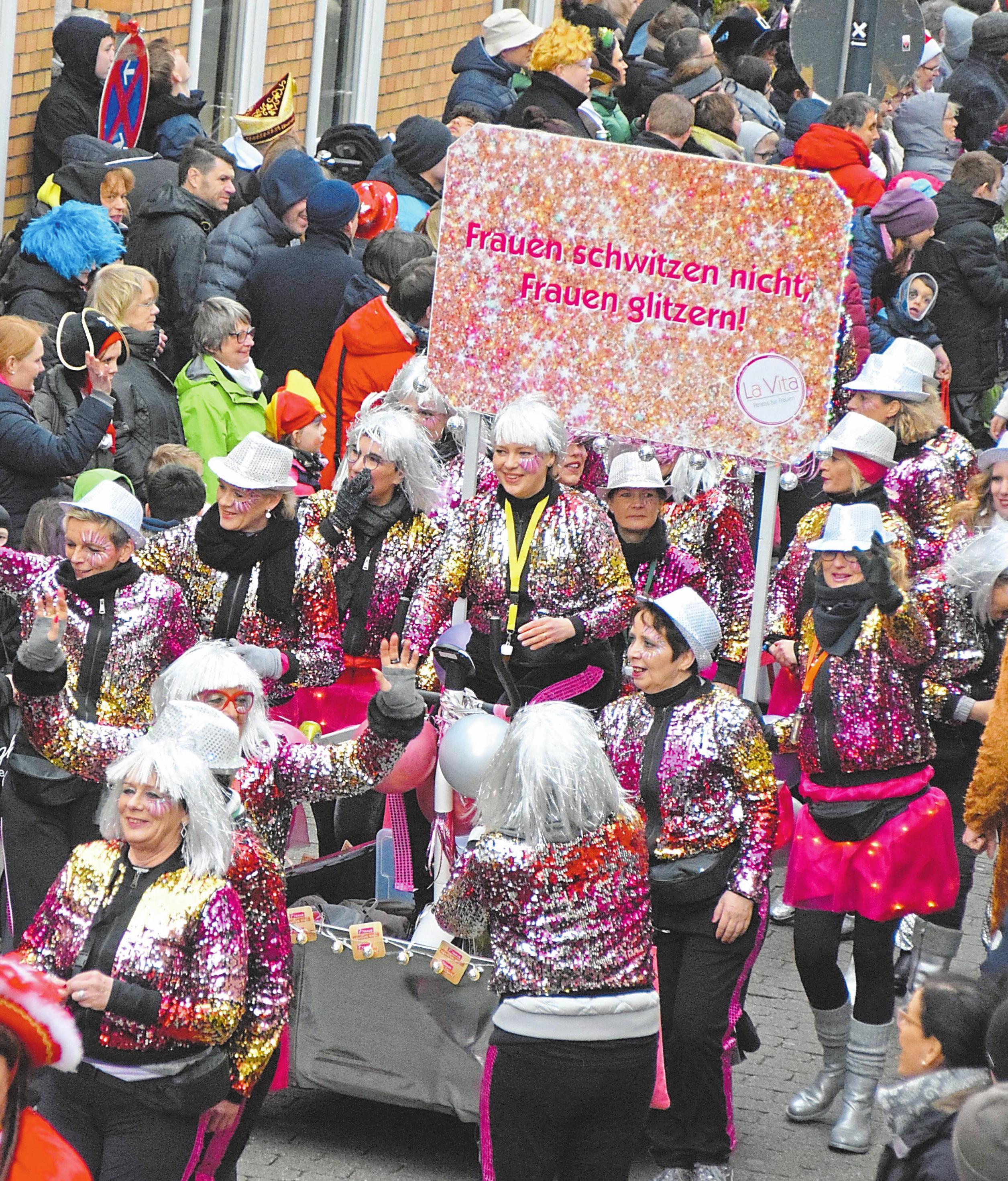 Der Straßenkarneval im vergangenen Jahr war wie immer sehr gut besucht und ein voller Erfolg. Fotos: Schwerdt/Pohlkamp Der Straßenkarneval im vergangenen Jahr war wie immer sehr gut besucht und ein voller Erfolg. Fotos: Schwerdt/Pohlkamp