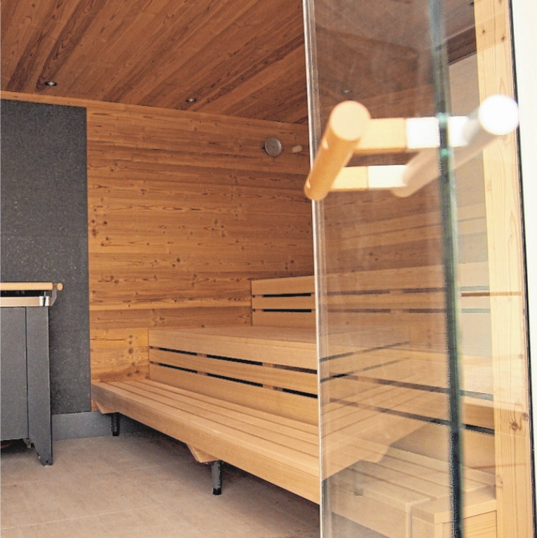 Moderner Wellnessbereich mit Sauna. Moderner Wellnessbereich mit Sauna.