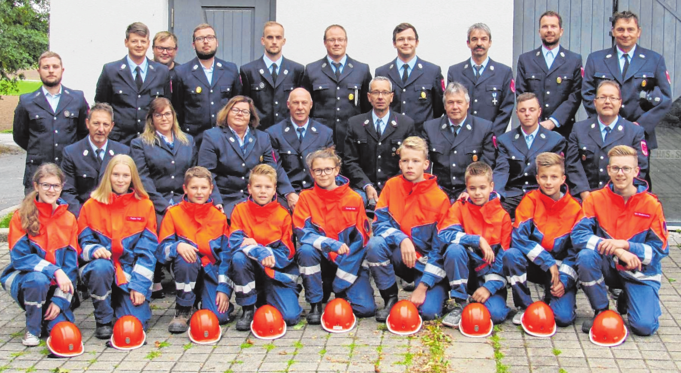 Die aktuelle Mannschaft der Aktiven der Feuerwehr Wonfurt, zusammen mit der Jugenfeuerwehr. FOTO: CHRISTIAN LICHA Die aktuelle Mannschaft der Aktiven der Feuerwehr Wonfurt, zusammen mit der Jugenfeuerwehr. FOTO: CHRISTIAN LICHA