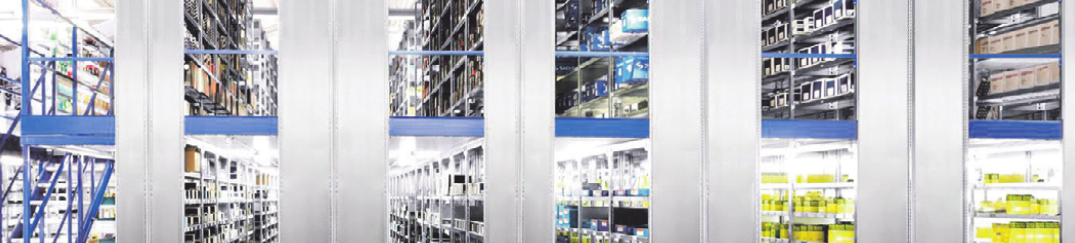 In dem großen Lager mit unzähligen Produkten fi nden die Mitarbeiter von Schleuss immer das Passende für ihre Kunden. Bild: Schleuss Autoteile GmbH In dem großen Lager mit unzähligen Produkten fi nden die Mitarbeiter von Schleuss immer das Passende für ihre Kunden. Bild: Schleuss Autoteile GmbH