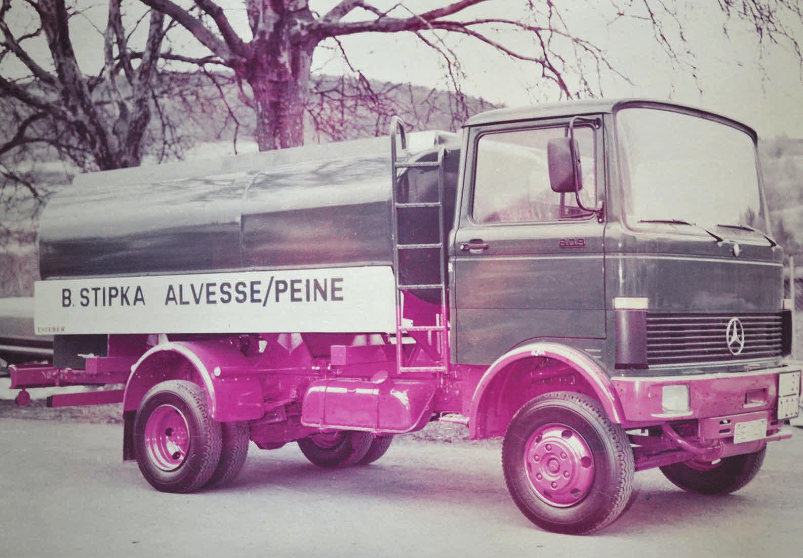 Ein Transport-Lkw der Firma Stipka aus der guten alten Zeit. Ein Transport-Lkw der Firma Stipka aus der guten alten Zeit.